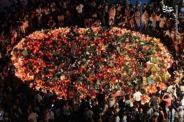 احترام مردم بارسلونا به قربانیان حادثه تروریستی (+عکس)