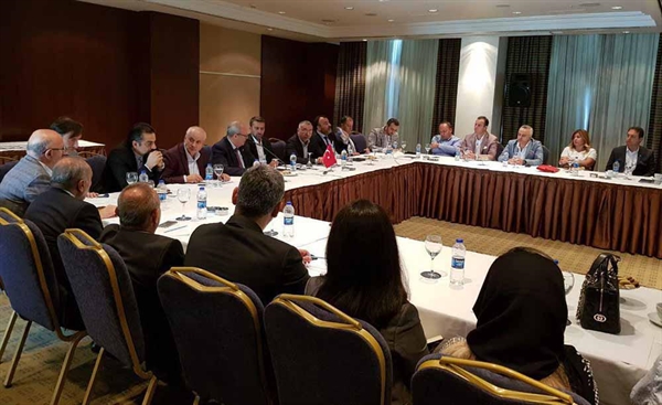 نشست مشترک مدیران سازمان منطقه آزاد ماکو با فعالان اقتصادی ترکیه