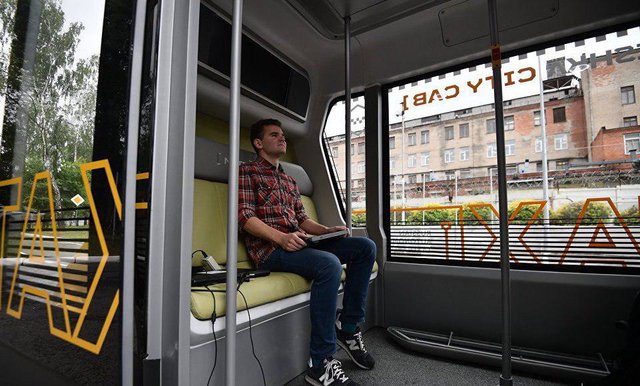 اولین تاکسی هوشمند بدون راننده روسیه (+عکس)