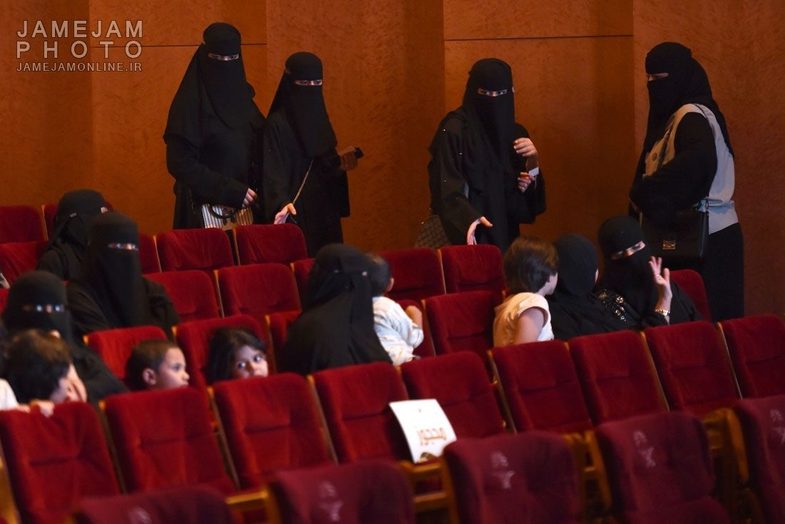 زنان عربستانی برای اولین بار به سینما رفتند (+عکس)