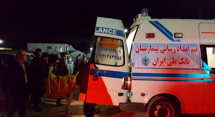 تلاش تیم پزشکی بیمارستان بانک ملی در مناطق زلزله زده