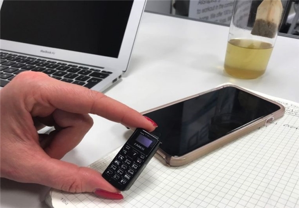 تولید کوچک‌ترین گوشی تلفن همراه جهان (+عکس)