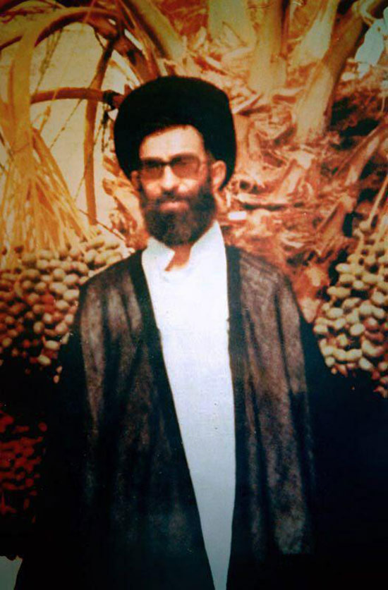 عکسی از رهبر انقلاب در دوران تبعید به ایرانشهر