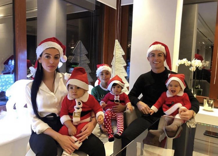 عکس خانوادگی کریستیانو رونالدو در شب کریسمس