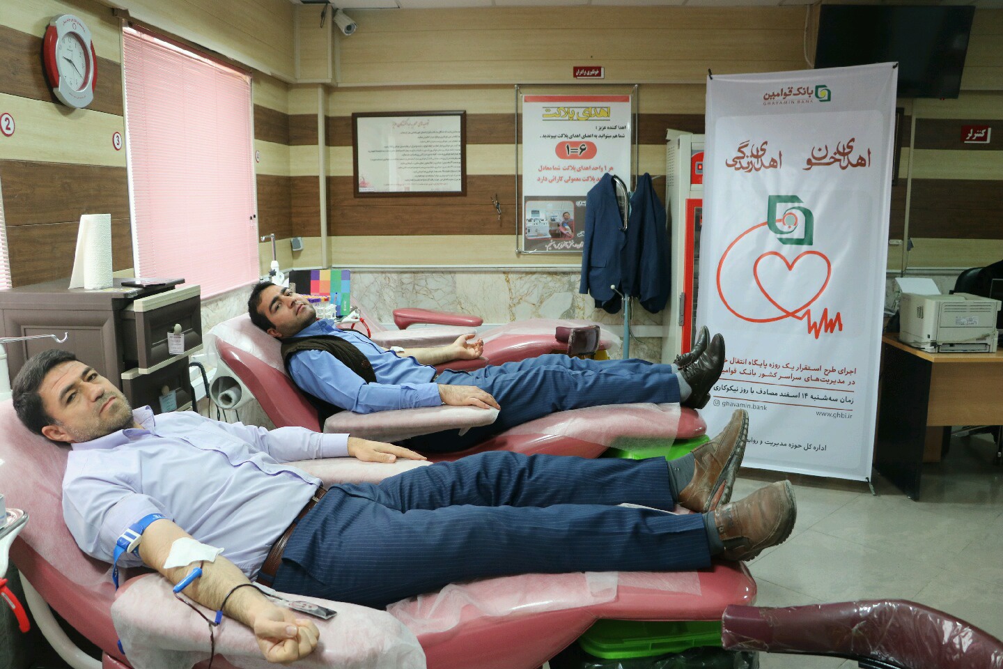 اهداء خون کارکنان بانک قوامین در روز نیکوکاری
