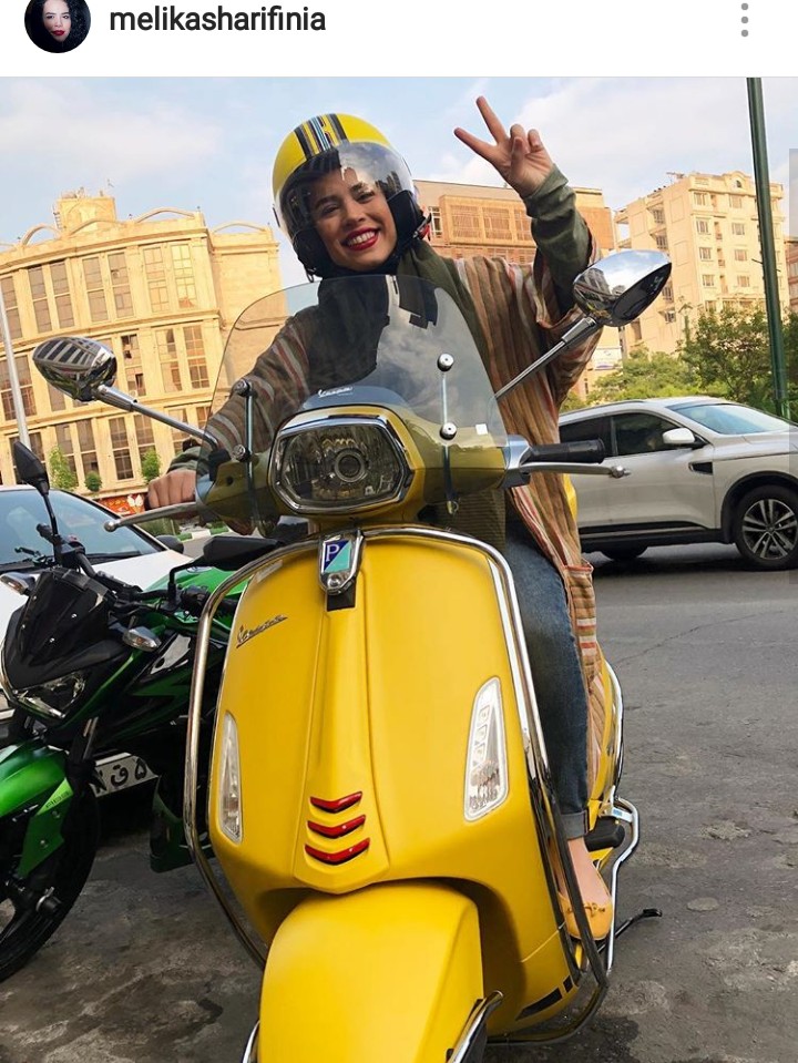 موتورسواری خانم بازیگر در خیابان (+عکس)