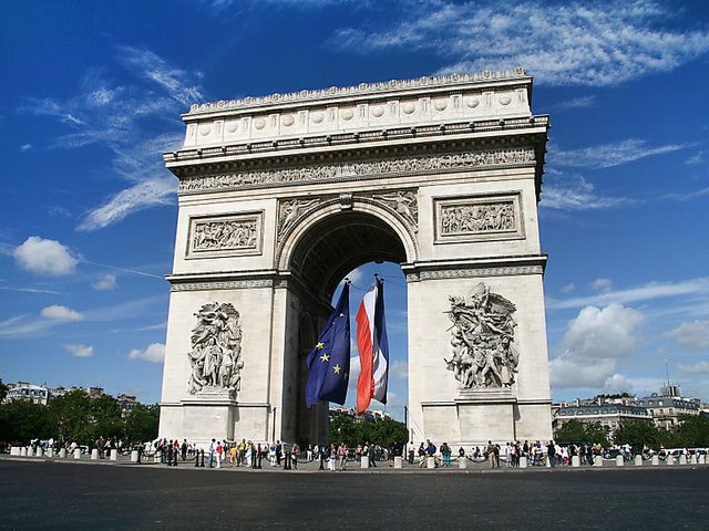 هشدار فرانسه به ایتالیا در خصوص بدهی‌های این کشور