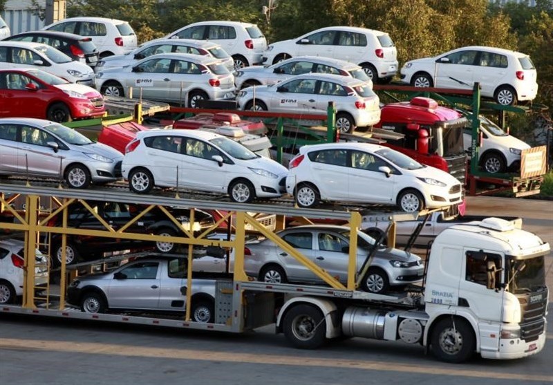 قیمت خودروهای وارداتی کاهش نیابد، وزیر را به کمیسیون فرا می خوانیم