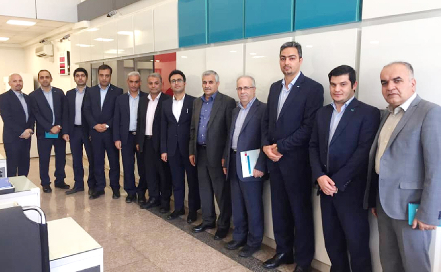 بازدید مدیرعامل بانک دی از 3 شعبه در تهران