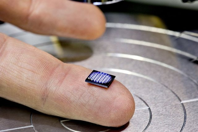 کوچک‌ترین رایانه جهان رونمایی شد