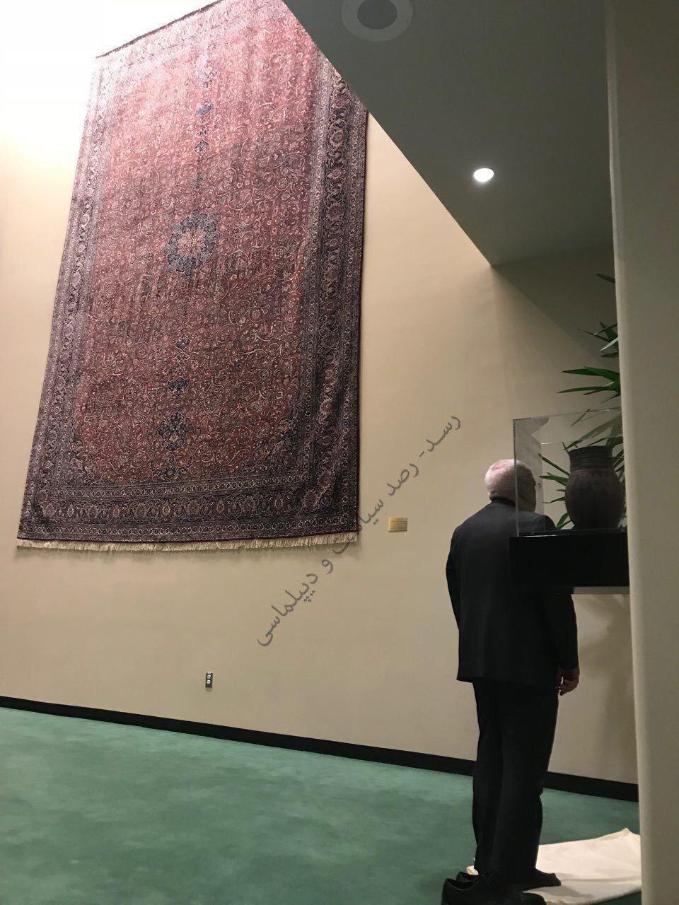 نماز ظریف در ایرانی ترین بخش سازمان ملل (عکس)