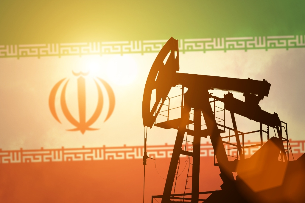 رویترز: 2 شرکت نفتی هند، آبان‌ماه از ایران نفت می‌خرند