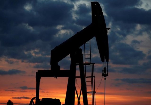 افزایش قیمت نفت با وجود احتکار مصرف‌کنندگان
