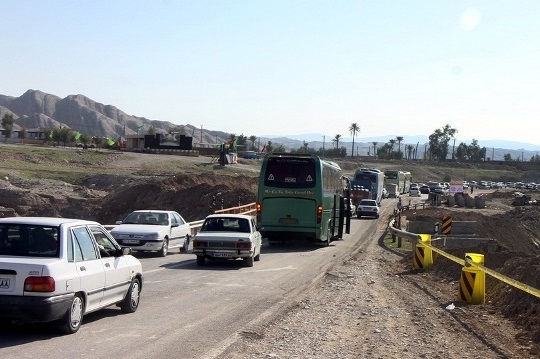 ترافیک در برخی محدوده‌های محور ایلام- مهران سنگین است