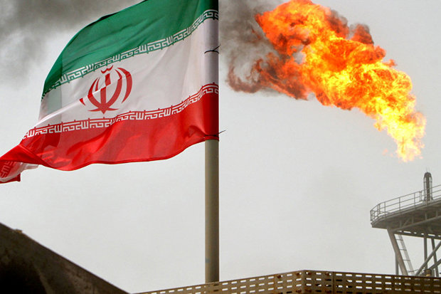 پایان معافیت خرید نفت از ایران امروز اعلام می‌شود