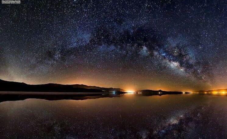 کهکشان راه شیری بر فراز دریاچه مهارلو شیراز (عکس)