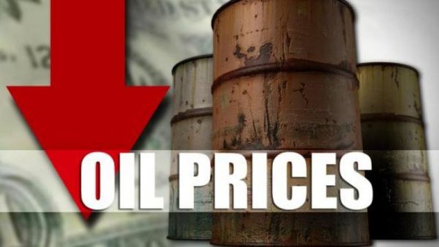قیمت نفت جهانی برای چندمین بار در ماه جاری، کاهش یافت
