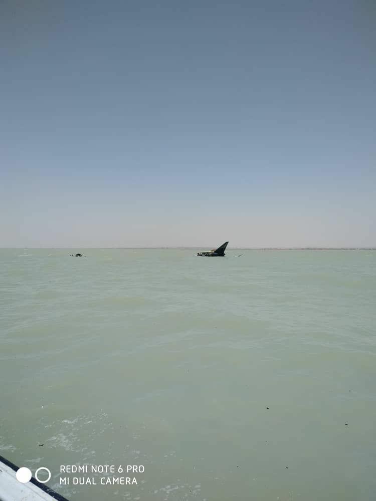 اولین عکس از سقوط جنگنده در ساحل دلوار تنگستان بوشهر