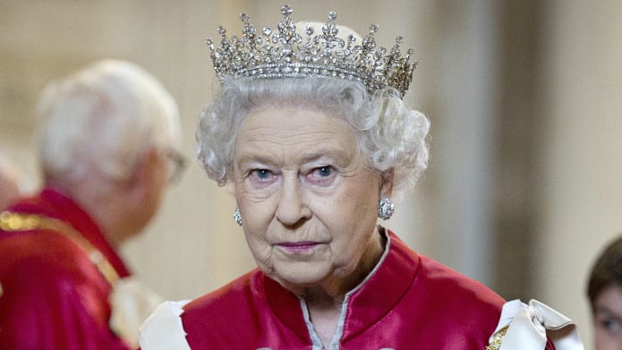 قرنطینه ملکه الیزابت سالها طول خواهد کشید