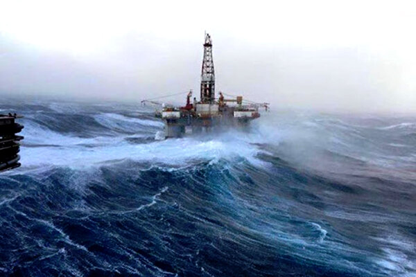 طوفان دلتا باعث بزرگترین تعطیلی تولید نفت آمریکا