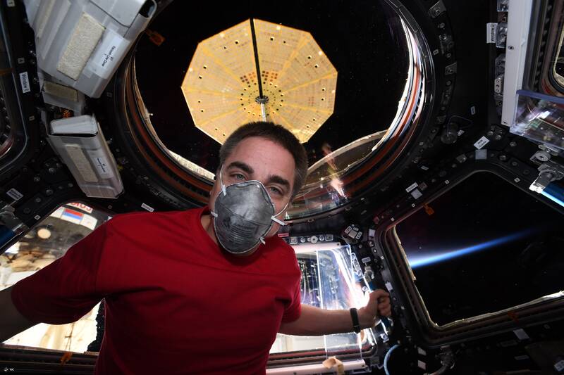 فضانورد ناسا می‌خواهد به زمین برگردد +عکس