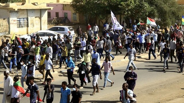 شلیک گاز اشک آور به تظاهرکنندگان سودانی