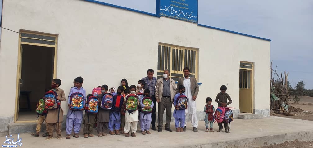 بنیاد نیکوکاری یاس بسته‌های آموزشی بین دانش آموزان مناطق سیل زده توزیع کرد