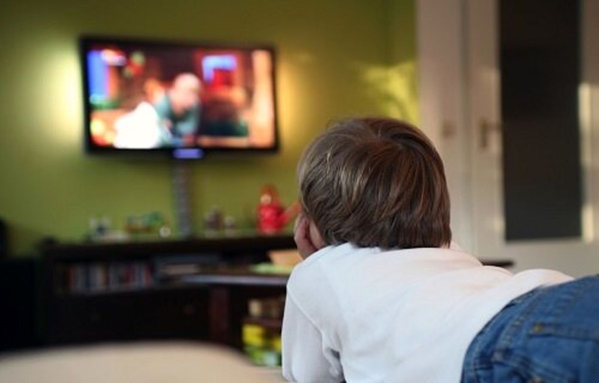 چگونه کودکان را از تلویزیون جدا کنیم؟