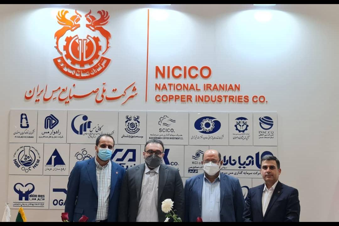 بازدید مدیرعامل شرکت تهیه و تولید مواد معدنی ایران از غرفه «مس»