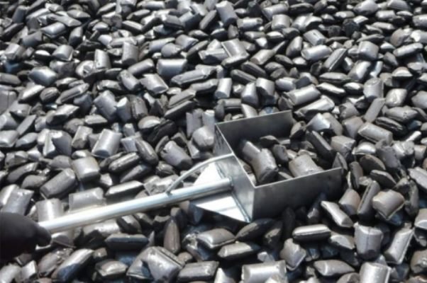 عرضه ۷۵ هزار تن آهن اسفنجی در بورس کالا + عکس
