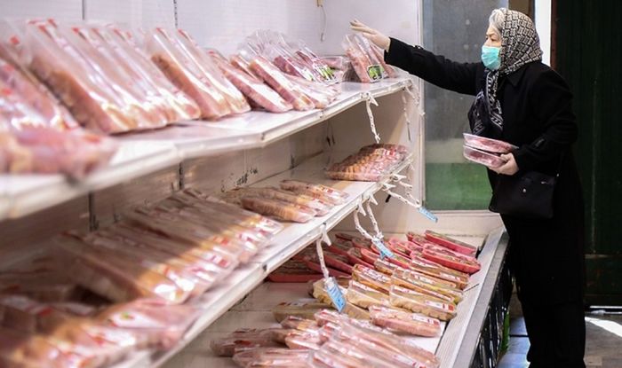 بازار مرغ و گوشت در تسخیر دلالان
