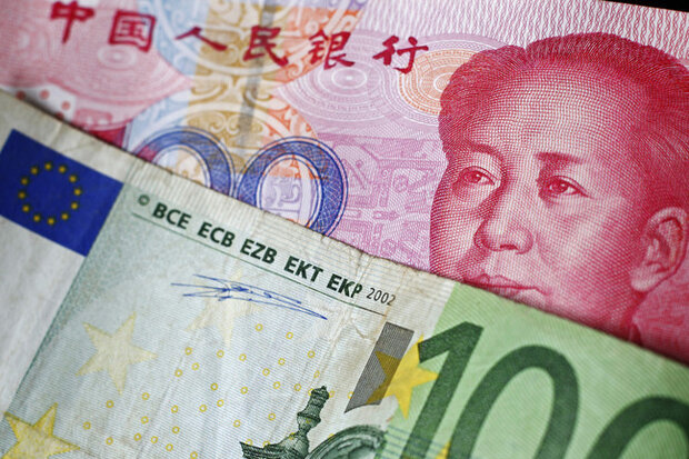 با تشدید نظارت چین، ارزش یوان در برابر دلار سقوط کرد
