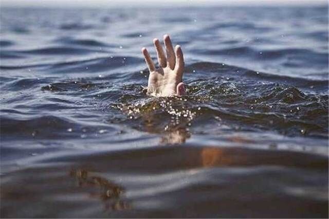 نجات سه جوان از خطر غرق شدن در آب‌های سواحل کیش