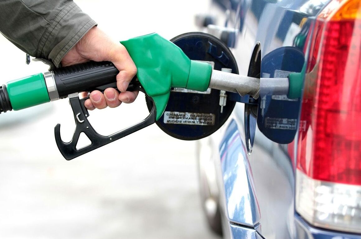 مصرف بنزین در مرداد ماه 1400 ثابت ماند