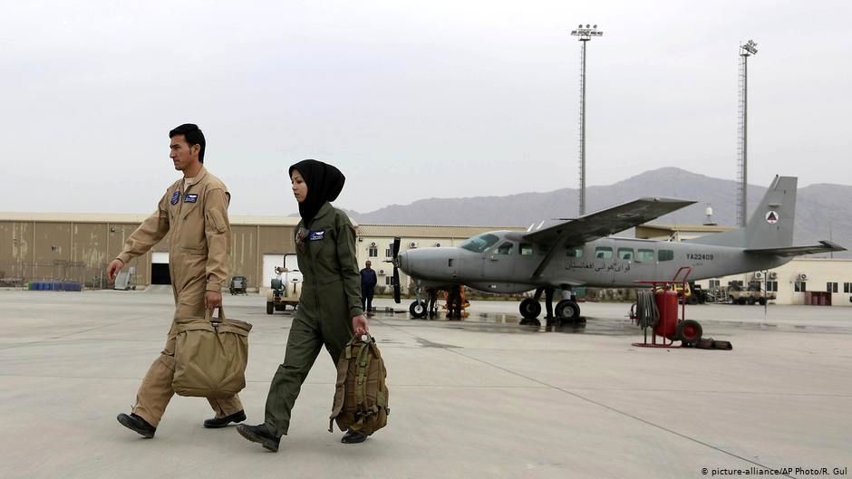 سنگسار خلبان زن افغانستانی توسط طالبان