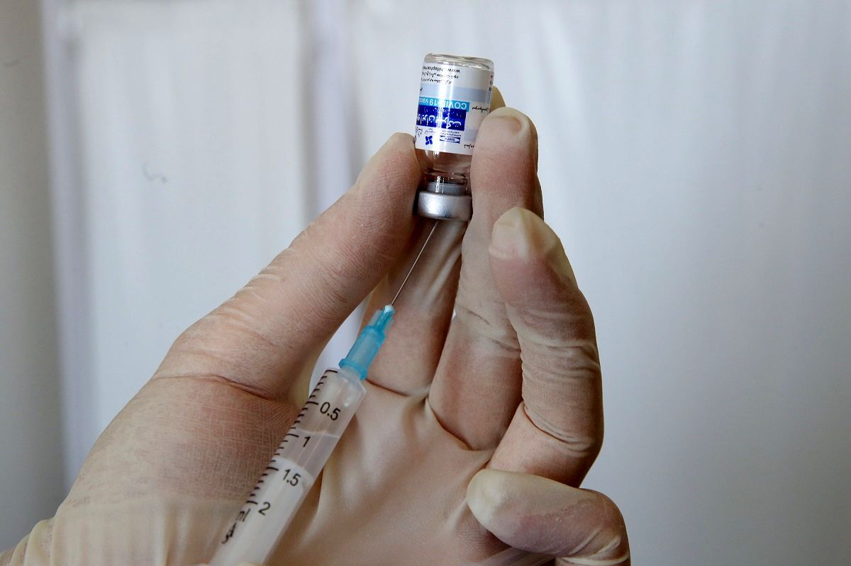 تاکید وزیر بهداشت بر انجام واکسیناسیون کرونا در اسرع وقت
