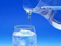 سالمندان حتما روزانه ۳ تا ۴ لیوان آب بنوشند