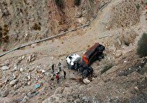 سقوط مرگبار کامیون به دره