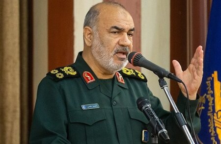 سردار سلامی: دفاع مقدس استقلال و عظمت ایران را ارتقاء داد