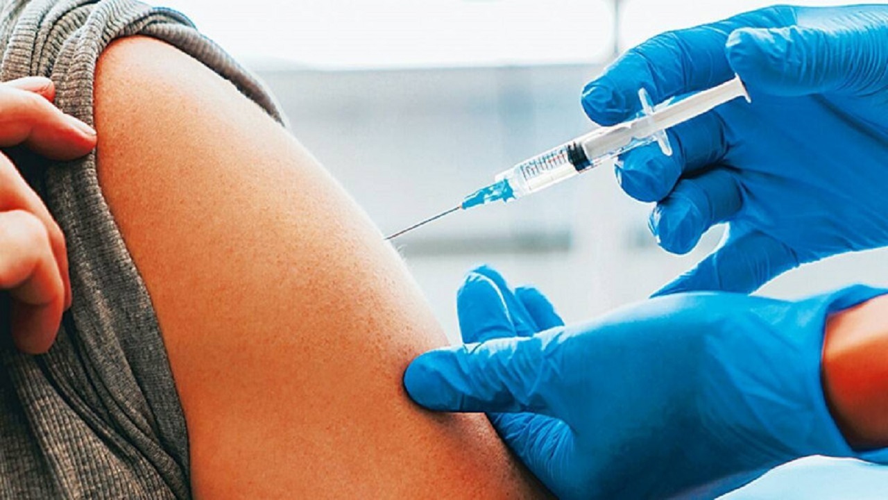 چه افرادی باید واکسن کرونا تزریق کنند؟