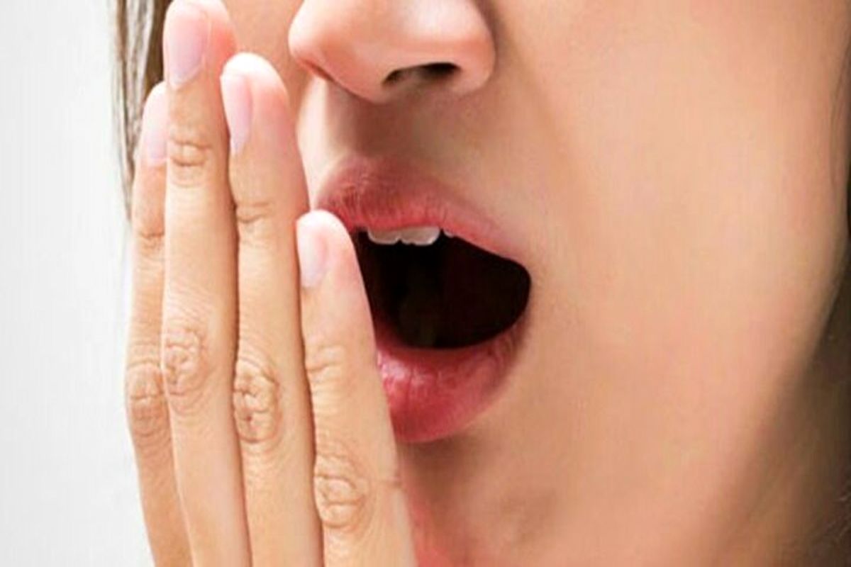 ۵ راه حل برای رهایی از بوی بد دهان هنگام صبح
