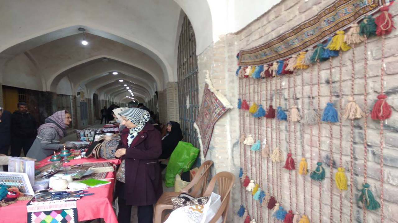 بازار قدیمی کرمان با حضور زنان رونق گرفت