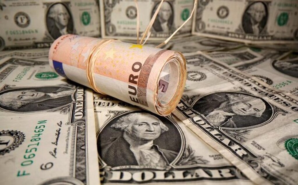 ریزش قیمت‌ها در مرکز مبادلات ارزی/قیمت هر اسکناس دلار و یورو چند شد؟