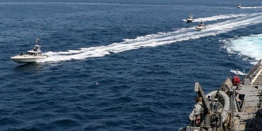 نزدیک‌شدن خطرناک ۳ قایق ایرانی به شناور‌های جنگی آمریکایی در خلیج فارس!