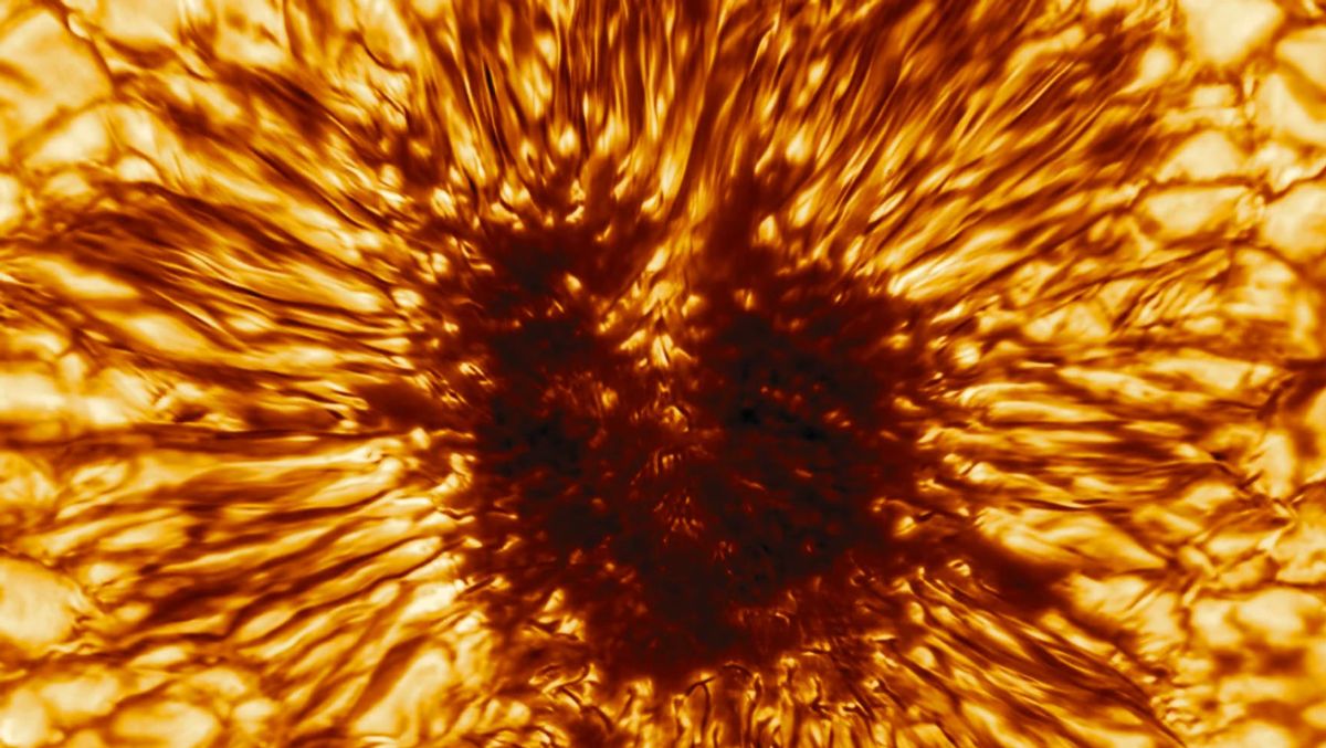 انفجار بزرگ لکه خورشیدی بزرگ به سمت زمین