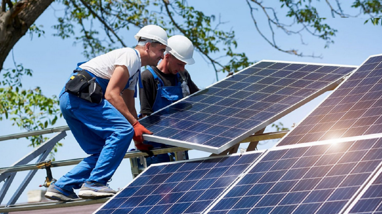 پنل‌های خورشیدی چگونه به صرفه‌جویی در انرژی کمک می‌کنند؟