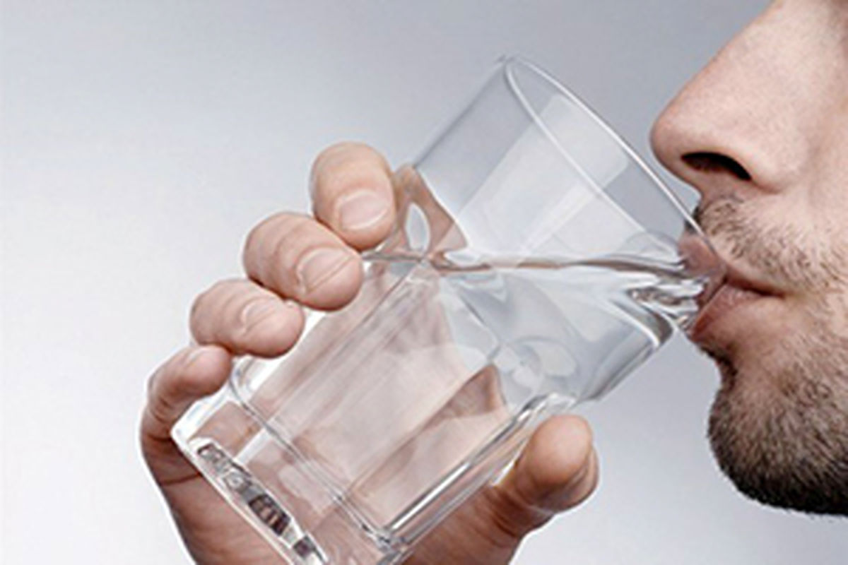 خطرات نوشیدن آب سرد برای سلامتی