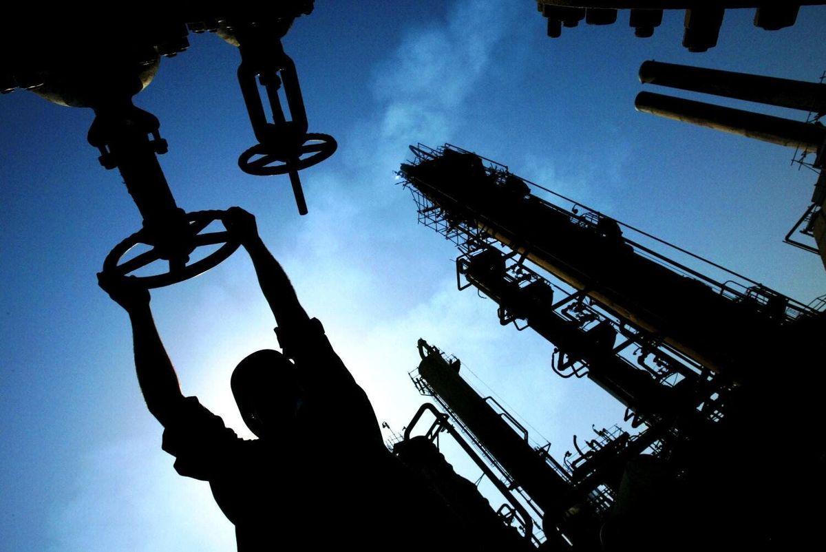 سهم نفت و گاز از حجم صنعت در اقتصاد ایران