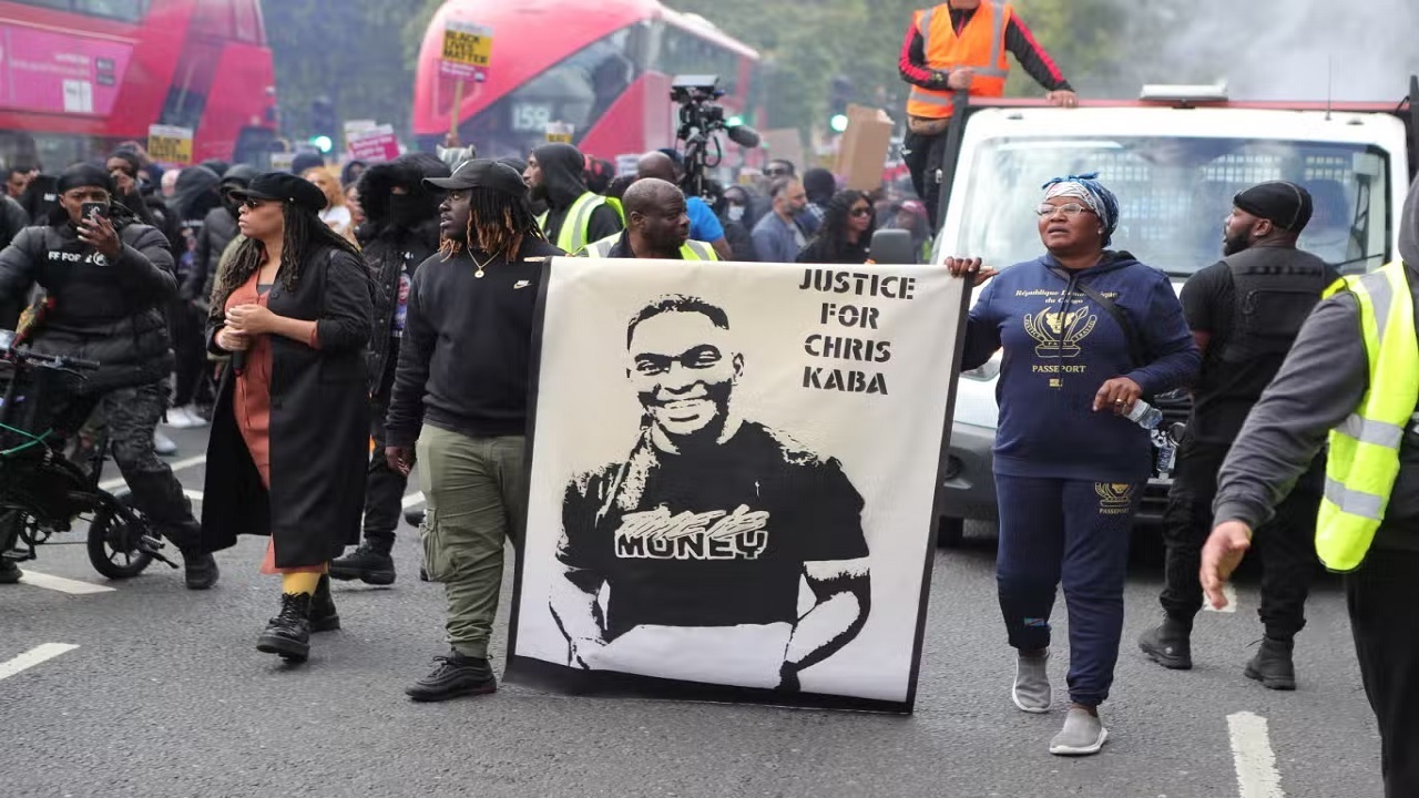 تظاهرات در جنوب لندن در اعتراض به کشته شدن یک جوان سیاه‌پوست+ تصاویر