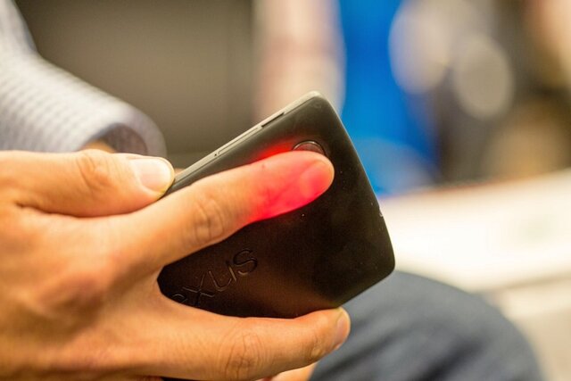 اندازه‌گیری اکسیژن خون با دوربین گوشی هوشمند